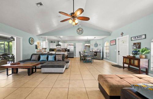 Sunny Oasis Getaway -Heated Pool-Mini Golf-Near Beach - Foto 54