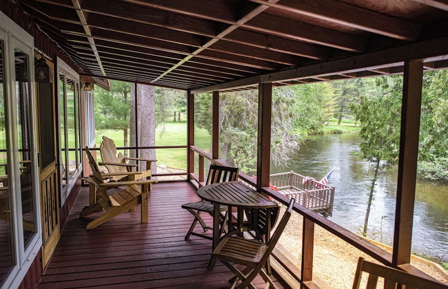 Cozy Riverside Getaway Pine Bend Cottage - Foto 28