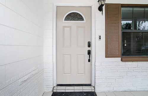 Poolside Paradise with Basketball Court - Foto 47