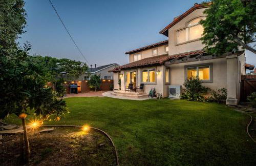 Luxury Retreat with Private Yard close to Beaches and FIFA Sleeps 10 - Foto 26