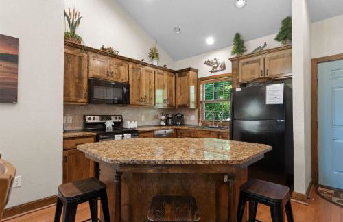 Hickory Hideaway with Communal Pool Access - Photo 17