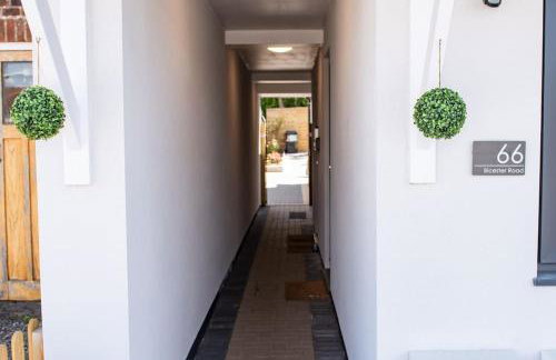 Walnut Flats-F5, Stylish 1-Bedroom - Parking, Netflix, WIFI - Close to Oxford, Bicester & Blenheim Palace - Photo 37