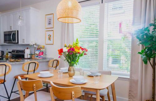 The Botanical Suite Newly Built Upscale Central - Photo 7