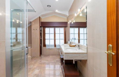 Chalet con Jardín junto a la Playa de Berria - Foto 18