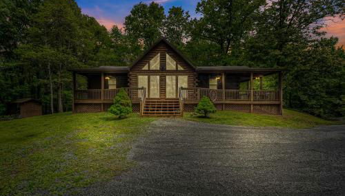Seventh Heaven - Hot Tub, Pet Friendly, Grill, Wifi, Deck, Covered Porch, Family Friendly, Kid's Loft, King Bed - Foto 2