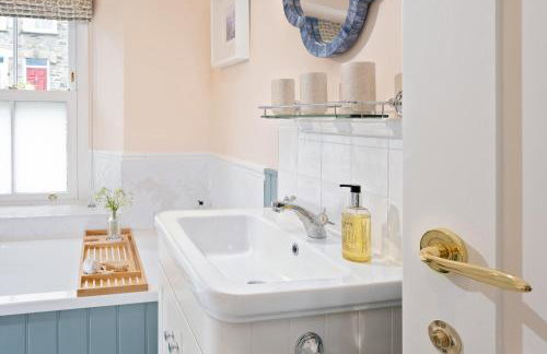 Enchanting Harbourside Cottage with Panoramic Views - Foto 26