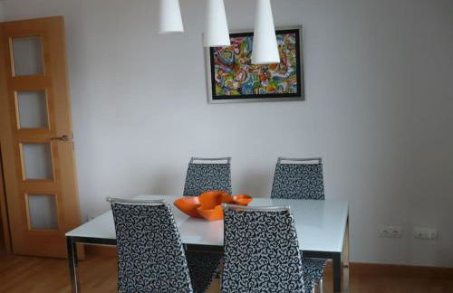 Atico, Piscina, AC, WI-FI y Parking Gratis, Gran Terraza, VUT 47-79 - Foto 3