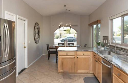 StayShores Chic Retreat – Pool HotTubSweet Sleep - Photo 33