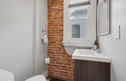 5-Bedroom Victorian Home Private Yard Sleeps 10 - Photo 10