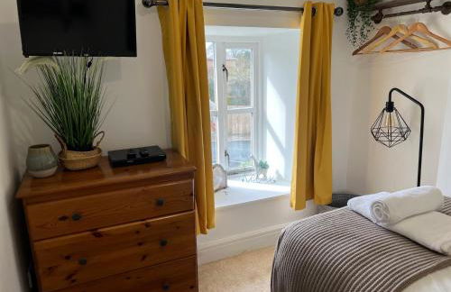 Spacious 4 Bedroom Farmhouse - Photo 50