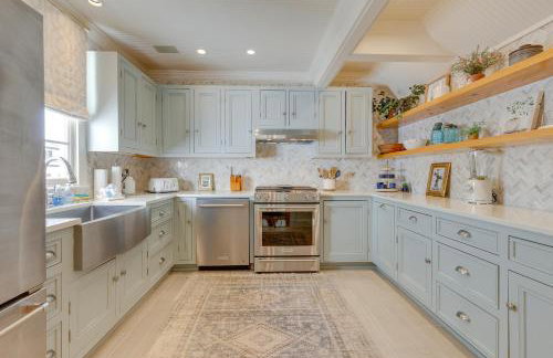 Luxe Fairhope Home with Covered Patio Walk to Bay - Foto 12