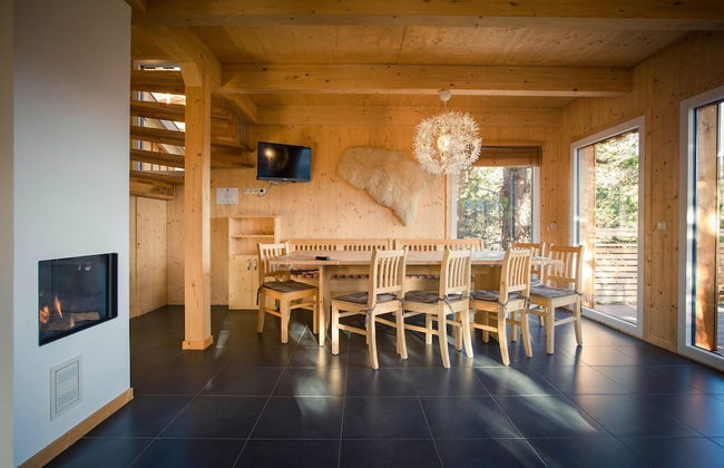 Spacious Chalet With hot tub - Photo 18