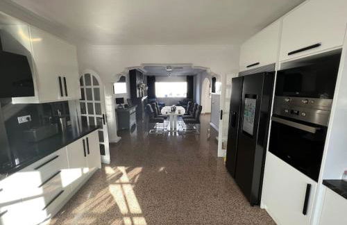 Large Villa in Maspalomas with Huge Private Pool, Jacuzzi & Gym - Foto 48