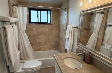 Modern Laguna Beach Duplex - Prime Location! - Foto 7