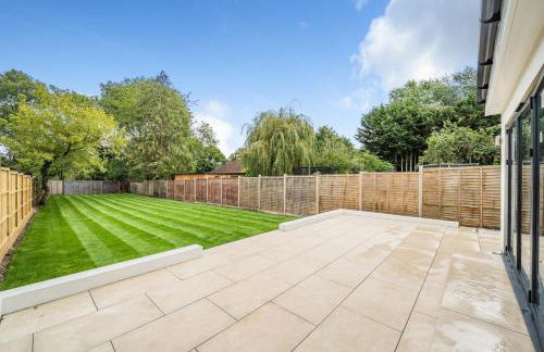 Large 4 Bed Hse, Sleeps 7, 3 BTH, Drive PRKG-4 Cars, M4-A329, Shinfield Studios, 10mins, Reading, Ascot & Legoland 20mins, Film Crew, Contractor & Family Friendly - Foto 12