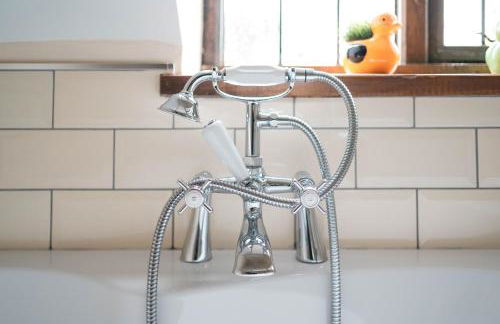 Cotswold Thatched Cottage - Photo 58