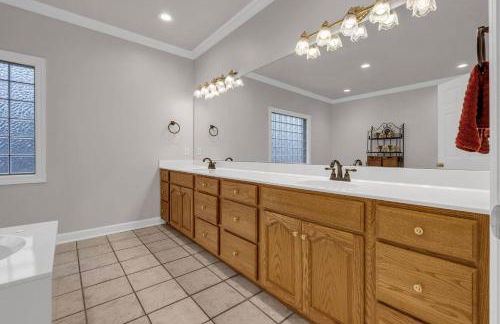 LakeFront | HotTub | Dock | 4BD4.5BA | FreeParking - Foto 8