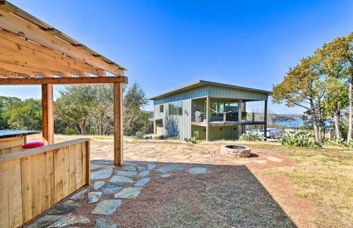 Lake Granbury Views and Game Room! Modern Escape - Foto 32