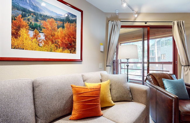 Inviting Mountain Retreat Steps From Ski Lifts! - Foto 18