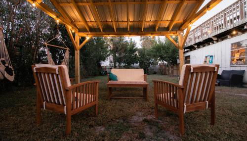 Seas the Day - 4 blocks to the beach, restaurant, and bar district - great deck and outdoor space!! - Foto 2