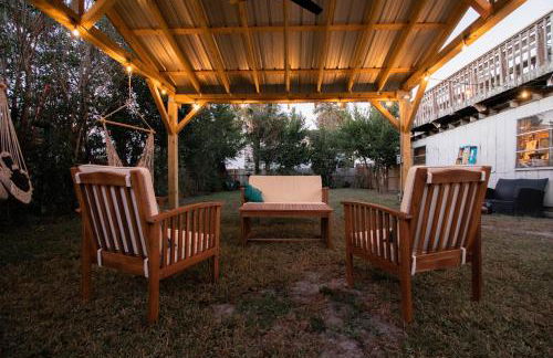 Seas the Day - 4 blocks to the beach, restaurant, and bar district - great deck and outdoor space!! - Foto 2