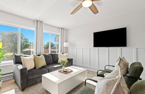 Renovated 1BR Upper Flat Modern King Suite - Foto 1