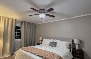 Bright & Spacious 5BR Modern Vacation Home - Near Disneyland & Beaches - Photo 17