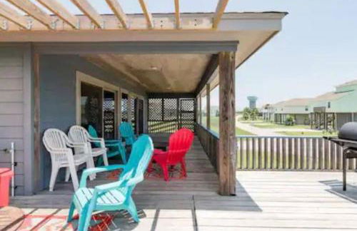 Beach House with Huge Deck and Great Views - Photo 7