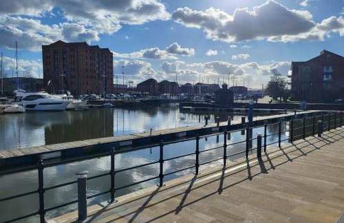 Peaceful Waterfront Apartment, Private Parking, Hull Marina - Foto 30