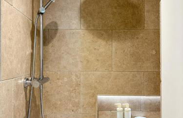 Modern Canterbury 3 Bedroom Townhouse - Pets Welcome & Free Parking - Foto 8