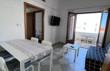 Sun n' Fun Apartments with Pool - Photo 16