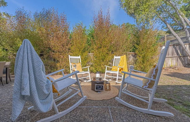 Pebble Beach Barking Seals - 5min Walk to the Beach! - Photo 29