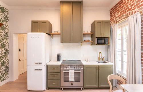 Natchez Charm - Studio, 1 Bath, Full Kitchen, King Bed, 2 Blocks from Mississippi River - Foto 7