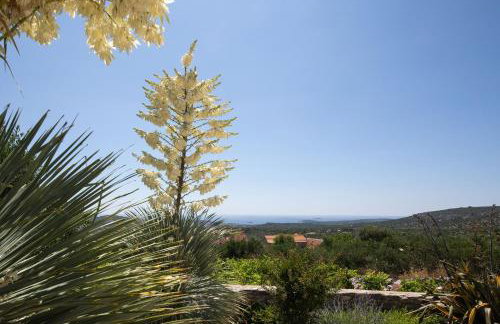 Villa True Oasis with Heated Pool - Photo 21