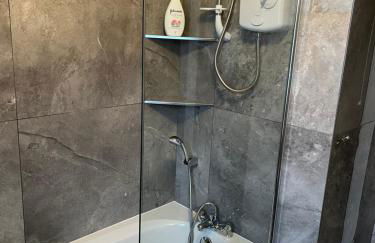 Comfortable and Convenient 4 Bedroom Home - Foto 11