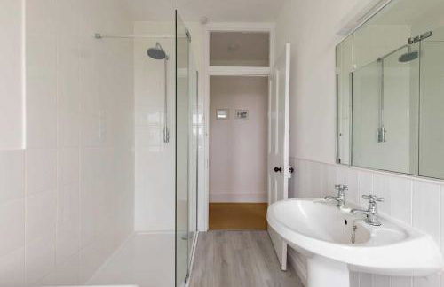 Seaside Holiday Cottage Near Beach - Foto 21