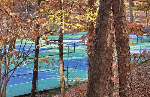 Bear Den on Lake Ouachita 2BR Condo at Mountain Harbor Resort - Foto 143