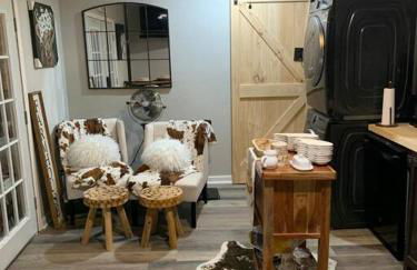 Plenty Parking for Boat ,RV, Trailers w Cars Cozy 2 BDRM COTTAGE - Foto 7