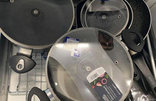 Modern Spacious 1 Bed Apartment with Free Parking in Trendy Inner London Suburb 15 mins walk to Victoria Line Underground then 20 mins to Oxford Street "West End of London" or 10 mins walk to Overground and 10 mins to London Liverpool St "City of London" - Foto 18