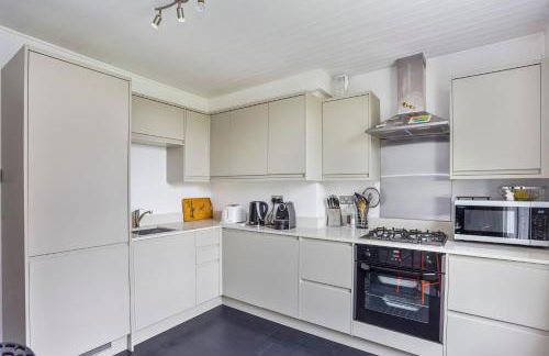 Spacious 2 Double Bed and 2 baths - Photo 3