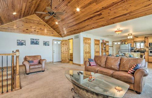 House with Deck Overlooking Lake of the Ozarks! - Foto 7