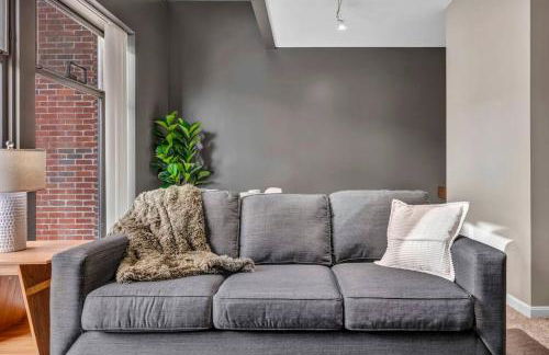 HUGE Luxe Downtown Flat: Pool Table & Parking - Foto 26