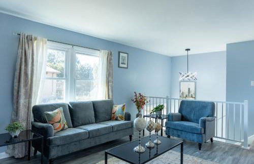 Charming 3BR Home With a Deck and Yard - Photo 1