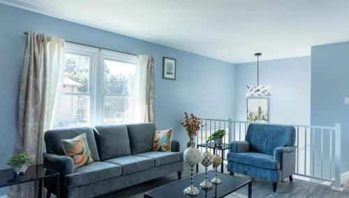 Charming 3BR Home With a Deck and Yard - Foto 1