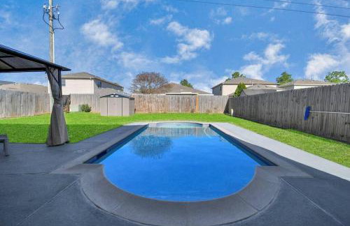 Tranquil 4-BR Oasis With Pool & Backyard Bliss! - Foto 21