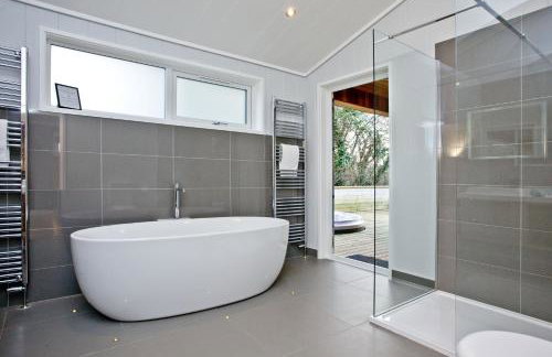 Nyland Lodge - Hot Tub - Fireplace - Free Parking & WiFi - Foto 33