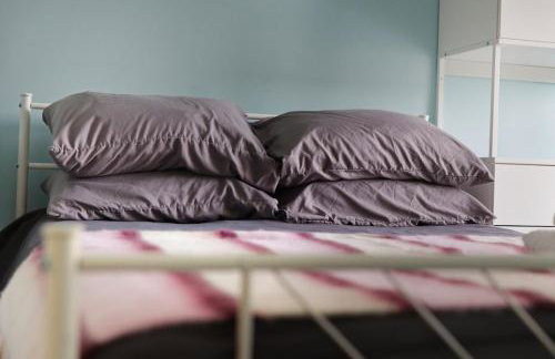 Steps from Train Station - Modern 2-Bedroom with Balcony & Cambridge Amenities, Family Friendly - Foto 17