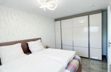 Luxury Wohnung mit Großem Bett und Schlafsofa Luxuriös Ausgestattet mit schöne Terrasse und Garten! - Foto 9