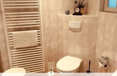 Ferienhaus Pape - 300m2, 17 Betten - mit großem privatem Garten, Pool, Dart, Sauna-, Grill- und Spielbereich - Ideal für Familien - Foto 25