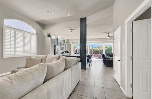 Lux 3BR Oasis Near Strip with Heated Pool and Jacuzzi - Photo 10